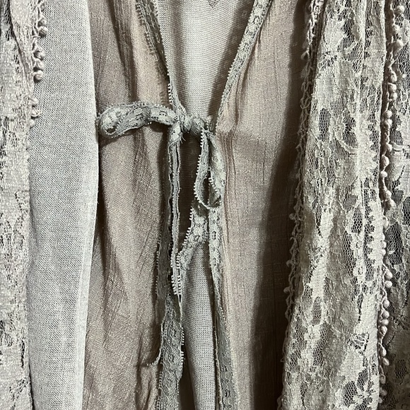 Ladies Women’s Tan and Lace Cardigan Shawl No Brand or Size Tag - Picture 10 of 10